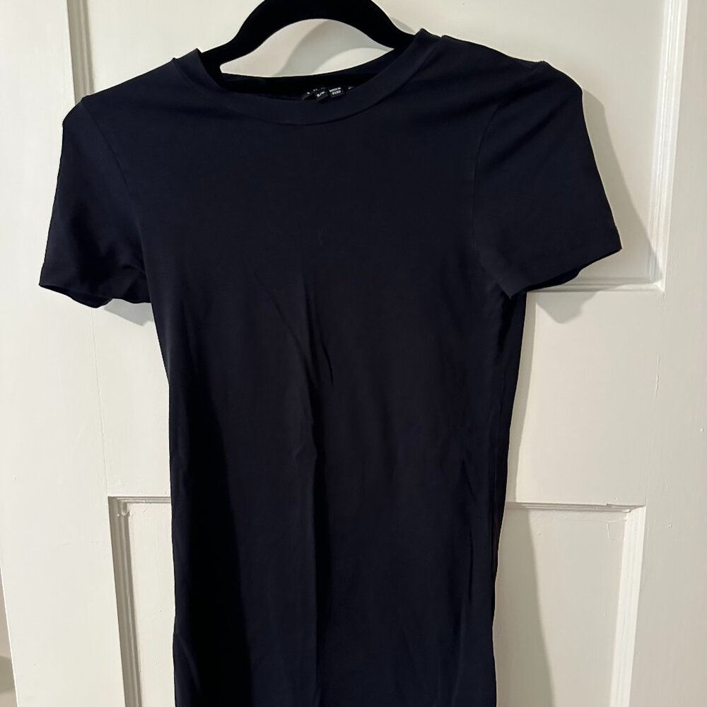 Theory fitted stretch black tee - size P/S